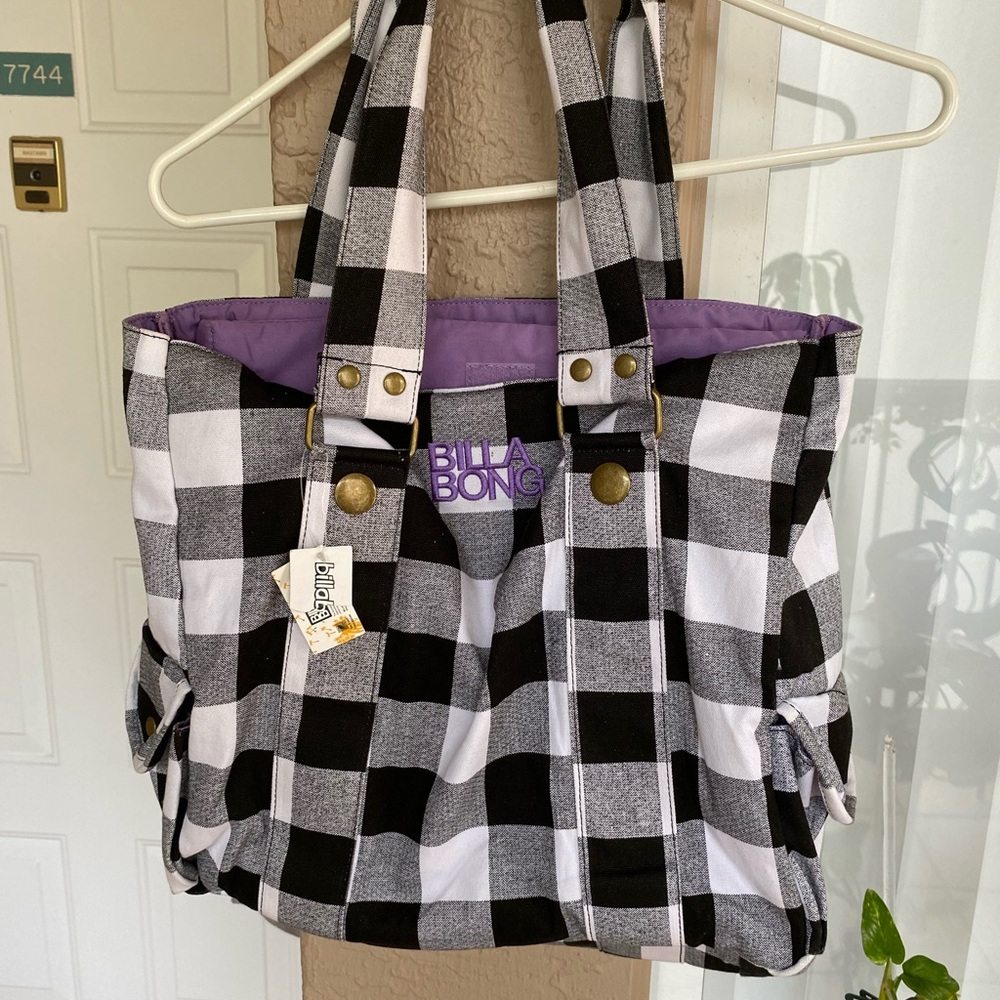 New large billabong tote bag with side compartments in black and white.